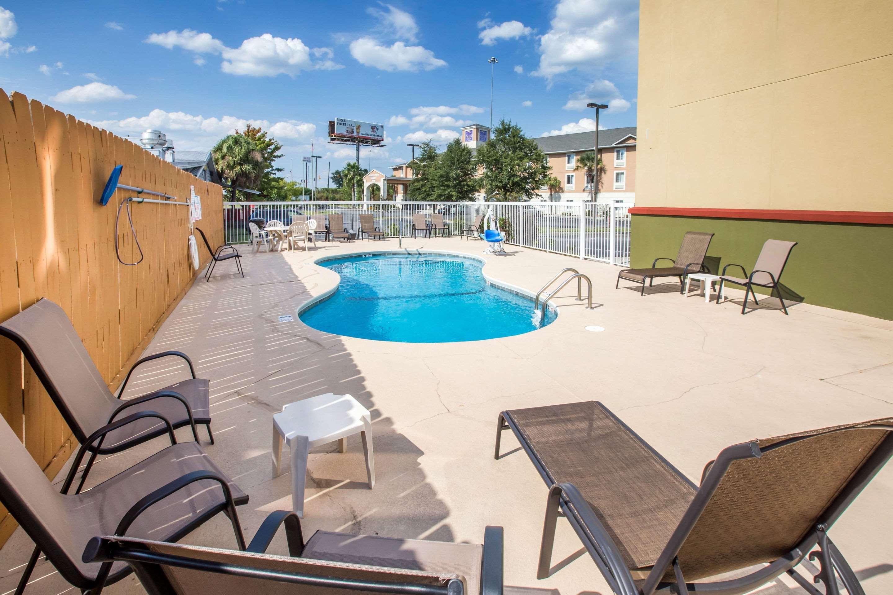 Econo Lodge Валдоста Екстериор снимка